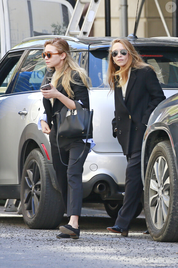 Exclusif - Mary-Kate et sa soeur Ashley Olsen à New York, le 19 avril 2016.