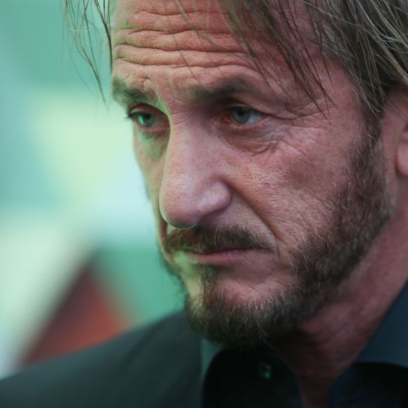 Sean Penn - Ségolène Royal reçoit Sean Penn pour une réunion de travail sur la reforestation d'Haïti au Ministère de l"écologie à Paris. Le 1er novembre 2015