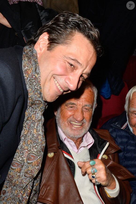 Laurent Gerra et Jean-Paul Belmondo à l'anniversaire de Louis-Michel Colla qui fête ses 60 ans au théâtre de la Gaîté-Montparnasse, à Paris, le 8 novembre 2016.