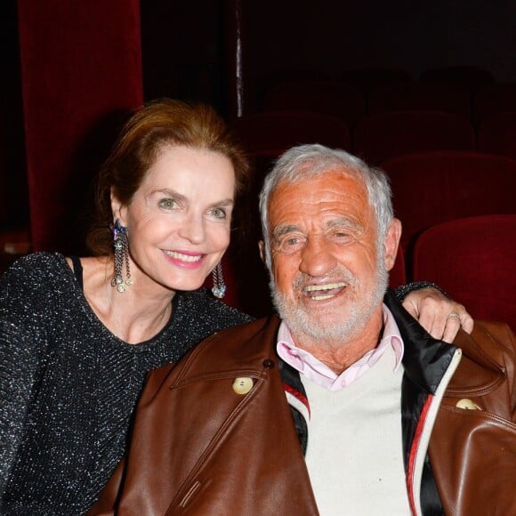 Cyrielle Clair, Jean-Paul Belmondo et Charles Gérard à l'anniversaire de Louis-Michel Colla, qui fête ses 60 ans au théâtre de la Gaîté-Montparnasse, à Paris, le 8 novembre 2016.