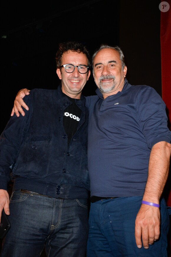 Cyrille Eldin et Antoine Duléry à l'anniversaire de Louis-Michel Colla, qui fête ses 60 ans au théâtre de la Gaîté-Montparnasse, à Paris, le 8 novembre 2016.