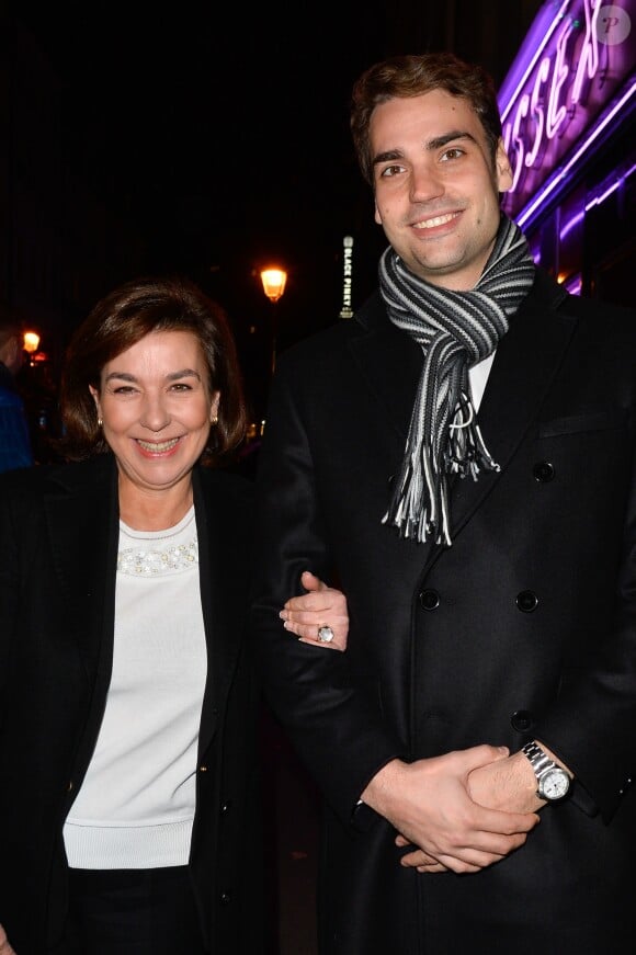 Carole Amiel avec son fils Valentin Livi (fils d'Yves Montand) à l'anniversaire de Louis-Michel Colla, qui fête ses 60 ans au théâtre de la Gaîté-Montparnasse, à Paris, le 8 novembre 2016.