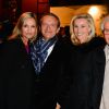 Frédéric Saldmann et sa femme Marie, Jean-Daniel Lorieux et sa femme Laura Restelli à l'anniversaire de Louis-Michel Colla, qui fête ses 60 ans au théâtre de la Gaîté-Montparnasse, à Paris, le 8 novembre 2016.