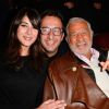 Cyrille Eldin avec sa compagne Sandrine Calvayrac et Jean-Paul Belmondo à l'anniversaire de Louis-Michel Colla, qui fête ses 60 ans au théâtre de la Gaîté-Montparnasse, à Paris, le 8 novembre 2016.