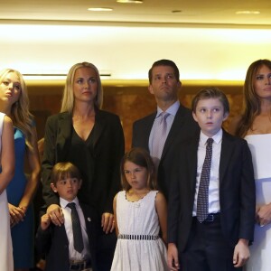 Ivanka Trump, Tiffany Trump, Donald Trump Jr, sa femme Vanessa Haydon, Melania Trump et son fils Barron lors de la déclaration de candidature de Donald Trump à l'investiture républicaine pour la présidentielle de 2016 pendant une conférence à New York, le 16 juin 2015.