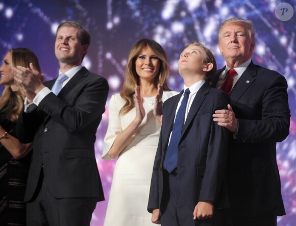 Eric Trump, Melania Trump, Barron Trump et Donald Trump lors du 4ème jour de la convention Républicaine à Cleveland, le 21 juillet 2016.