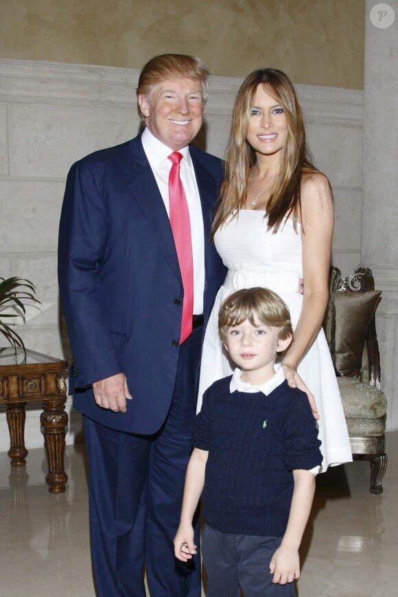 Archives - Donald Trump, sa femme Melania et leur fils Barron au club Mar A Lago à Palm Beach. Le 27 décembre 2009
