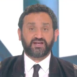 Cyril Hanouna a fait évacuer le plateau de "Touche pas à mon poste" (C8) afin de dénoncer la politique de Donald Trump. Le 9 novembre 2016.