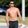Scott Eastwood s'offre une virée à la plage de Bondi Beach, à Sydney, le 10 novembre 2016.