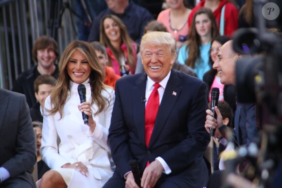 Donald Trump et sa femme Melania Trump participent à l'émission "Today" à la Trump Town Hall, Rockefeller Plaza à New York, le 21 avril 2016.