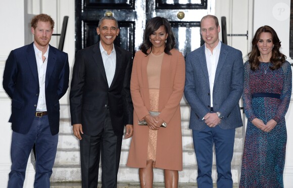 Le prince Harry, Barack Obama et sa femme Michele Obama, Le prince William, duc de Cambridge et sa femme Kate Middleton, duchesse de Cambrige - Le prince William et Kate Middleton reçoivent Barack Obama et sa femme pour un dîner privé dans leur résidence de Kensington à Londres le 22 Avril 2016.