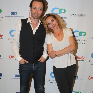 Le chanteur Stanislas Renoult, Claire Keim - Backstage du concert organisé à l'Olympia à l'occasion des 70 ans de l'association "Les petits frères des pauvres" à Paris, le 23 mai 2016. Le concert sera retransmis sur la chaîne de télé Melody. CVS/ Bestimage