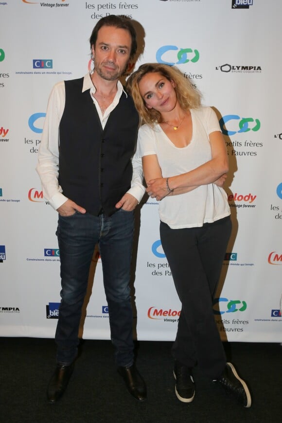 Le chanteur Stanislas Renoult, Claire Keim - Backstage du concert organisé à l'Olympia à l'occasion des 70 ans de l'association "Les petits frères des pauvres" à Paris, le 23 mai 2016. Le concert sera retransmis sur la chaîne de télé Melody. CVS/ Bestimage