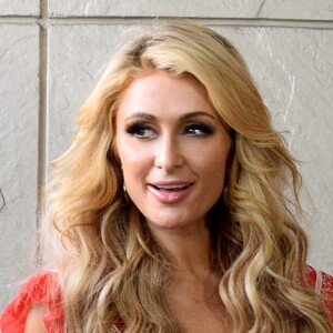 Paris Hilton rend visite aux enfants d'un hôpital à Mexico le 10 novembre 2016