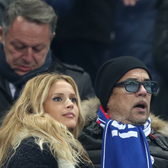 Pascal Obispo et sa femme Julie Hantson pendant le match de qualification de la coupe du monde de football 2018, France contre Suède au Stade de France à Saint-Denis, France, le 11 novembre 2016. © Cyril Moreau/Bestimage