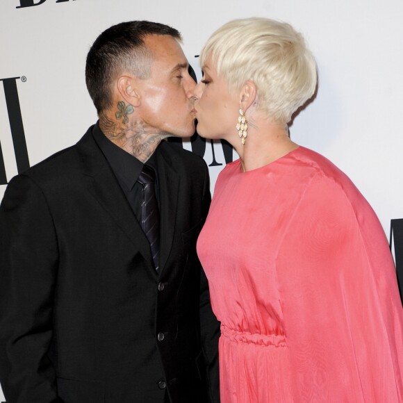 La chanteuse Pink et son mari Carey Hart - People au MBI Pop Music Awards à Los Angeles. Le 12 mai 2015