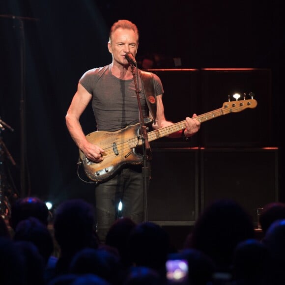 Sting sur scène lors du concert de réouverture du Bataclan, le 12 novembre 2016. Photo © David Wolff