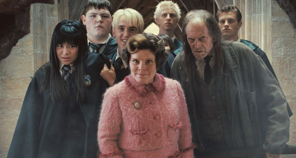 Imelda Staunton est Dolorès Ombrage dans Harry Potter