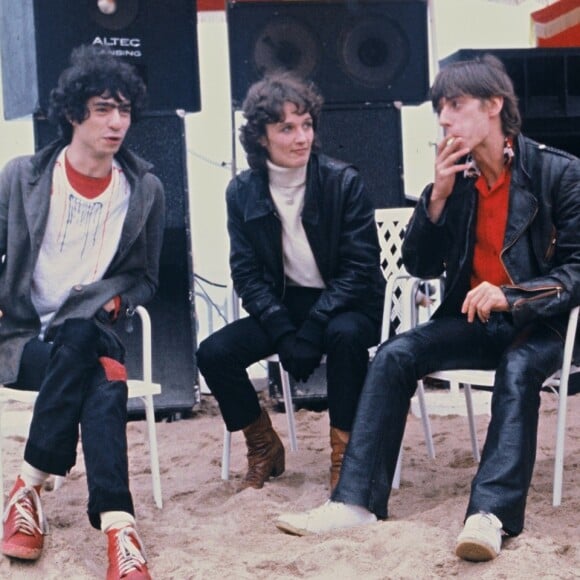 Corine Marienneau, Richard Kolinka, Jean-Louis Aubert et Louis Bertignac du groupe Téléphone au Festival de Cannes, en mai 1980.