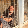 Rémi Gaillard est resté 4 jours enfermé dans une cage de la SPA de Montpellier pour susciter l'adoption des animaux abandonnés et des dons. Il a récolté 200 000 euros. Photo publiée sur Instagram en novembre 2016