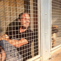 Rémi Gaillard comme un chien en cage pendant 4 jours : Il récolte une fortune