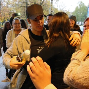 Exclusif - Justin Bieber rencontre des fans avant son concert à Zagreb. Croatie, le 11 novembre 2016.