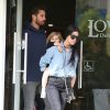 Scott Disick et Kourtney Kardashian sont allés déjeuner avec leur petite Penelope au restaurant Lovi's Delicatessen à Calabasas, le 9 décembre 2015