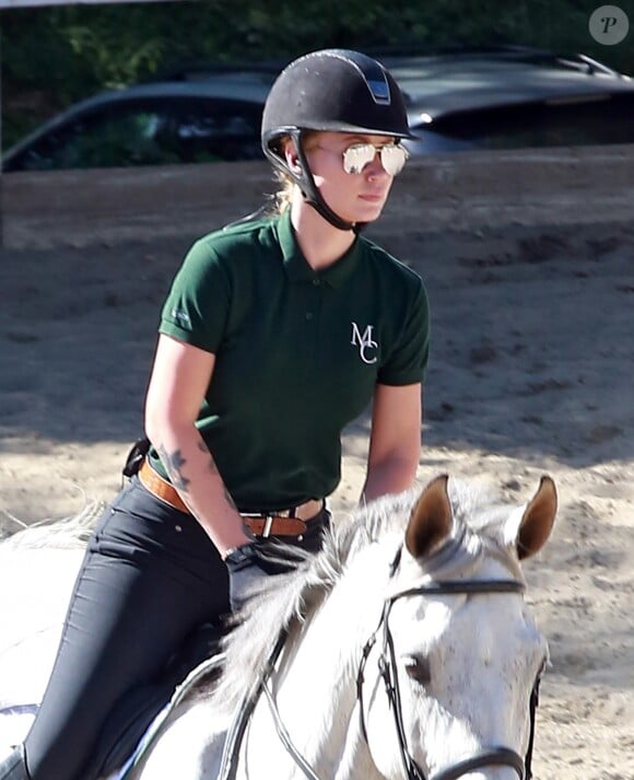 Iggy Azalea fait de l'équitation à Calabasas, le 5 octobre 2016