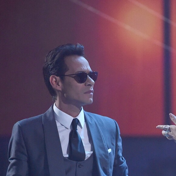 Marc Anthony et Jennifer Lopez interprétant leur titre "Olvidame Y Pega La Vuelta" lors de la 17e édition des Latin Grammy Awards au T-Mobile Arena à Las Vegas le 17 novembre 2016
