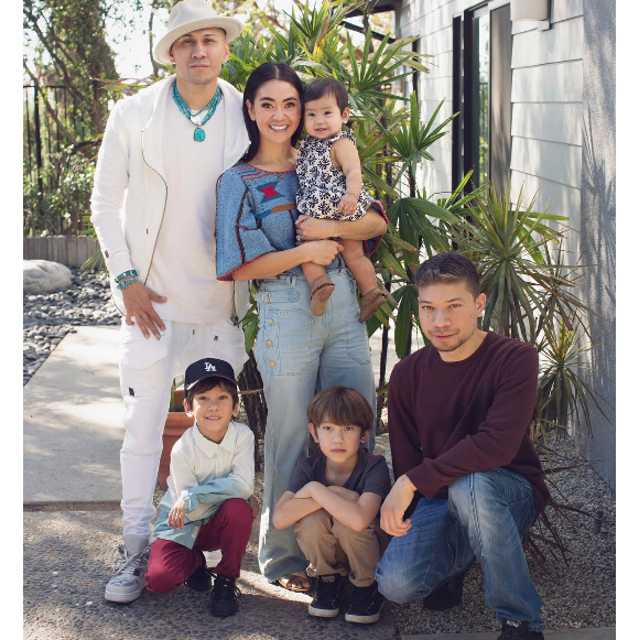 Taboo des Black Eyed Peas a publié une photo de sa famille sur sa page Instagram, le 17 novembre. Il a récement révélé s'être battu contre un cancer des testicules.