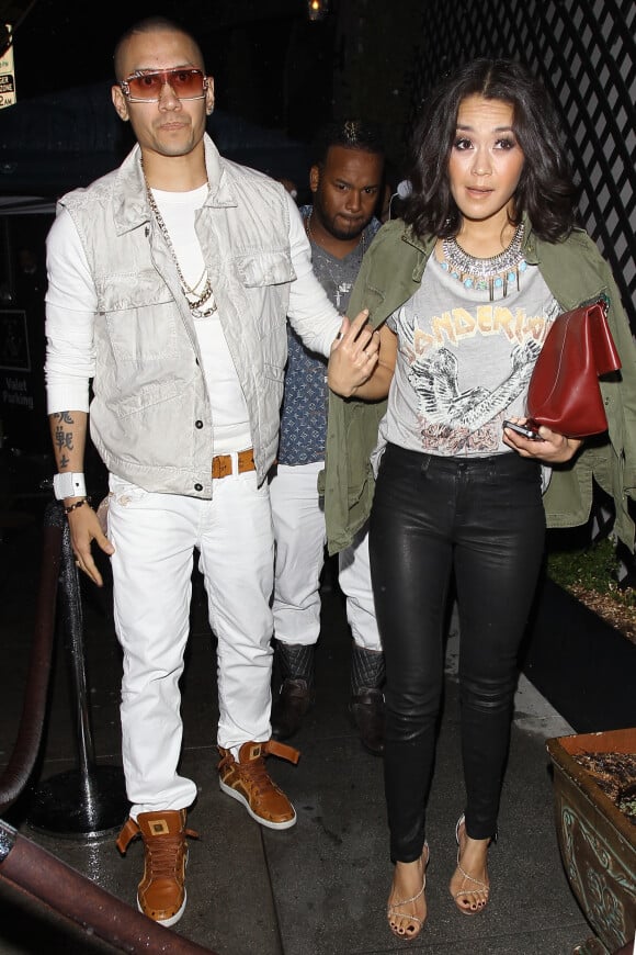 Jaime Gómez alias Taboo des The Black Eyed Peas et sa femme Jaymie Dizon devant le 'AV' Nightclub à Hollywood, Los Angeles, le 29 novembre 2012