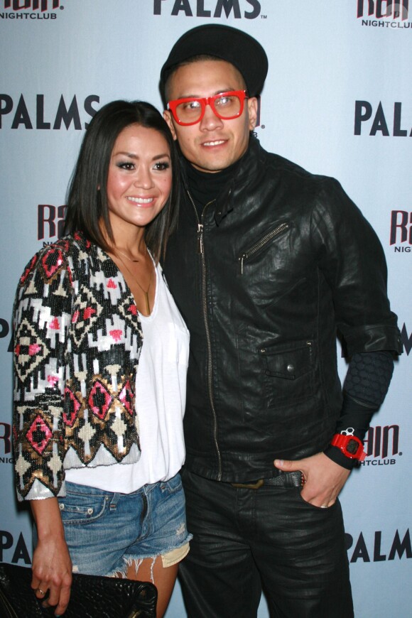 Taboo des "Black Eyed peas" et sa femme au club Rain à Las Vegas le 25 mai 2012
