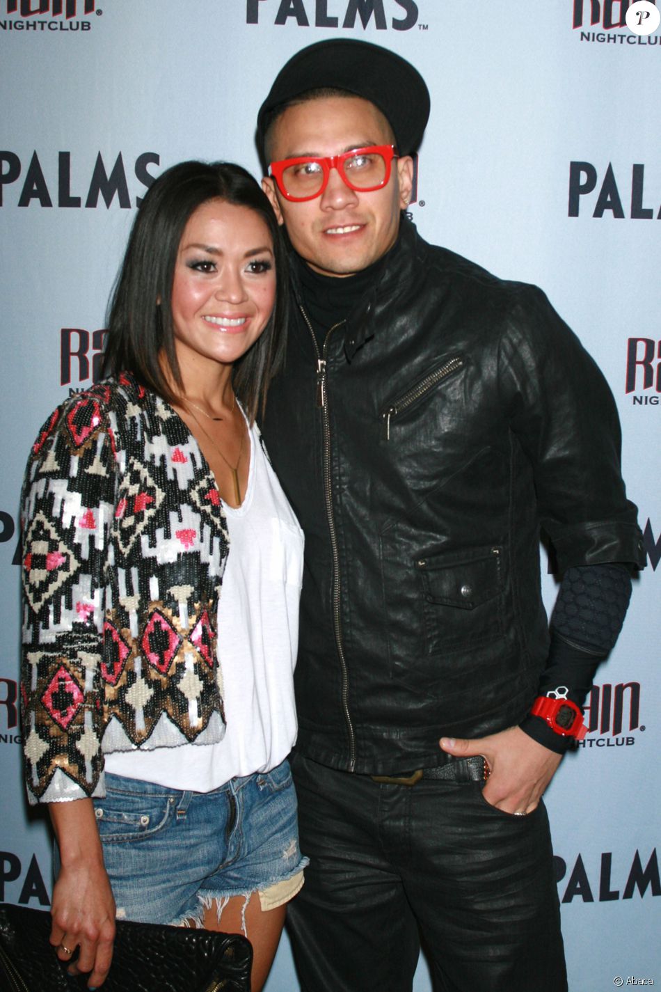 Taboo des &quot;Black Eyed peas&quot; et sa femme au club Rain à Las Vegas le 25 mai 2012