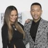 Chrissy Teigen dévoile une partie intime de son corps sur le tapis rouge du 2016 American Music Awards au théâtre Microsoft à Los Angeles, le 20 novembre 2016
