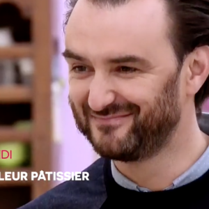 Cyril Lignac dans Le Meilleur Pâtissier, image extraite de l'épisode 7 de la saison 5, diffusé le 23 novembre 2016.