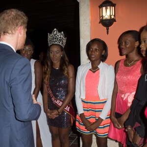 Le prince Harry lors d'une réception organisée par le premier ministre à Antigua, à l'occasion de son voyage officiel de 15 jours dans les Caraïbes. Le 21 novembre 2016  21 November 2016. Prince Harry attends an official function with the Prime Minister of Antigua, Gaston Browne, during his tour of the Caribbean21/11/2016 - 