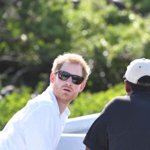 Le prince Harry visite une réserve d'oiseaux à Barbuda lors de son voyage officielle dans les Caraïbes le 22 novembre 2016.  Prince Harry visiting the Frigate Bird Sanctuary in Barbuda during his tour of the Caribbean. 22 November 2016.22/11/2016 - 