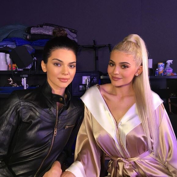 Photo de Kendall et Kylie Jenner publiée le 21 novembre 2016.