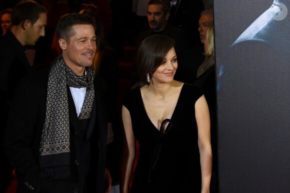 Brad Pitt et Marion Cotillard enceinte lors de la première de "Alliés" (Allied) au cinéma Callao à Madrid, Espagne, le 22 novembre 2016.