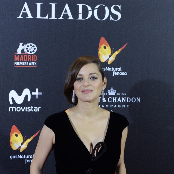 Marion Cotillard enceinte lors de la première de "Alliés" (Allied) au cinéma Callao à Madrid, Espagne, le 22 novembre 2016.