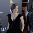 Marion Cotillard enceinte et décolletée dans une robe Armani Privé lors de la première de "Alliés" (Allied) au cinéma Callao à Madrid, Espagne, le 22 novembre 2016.