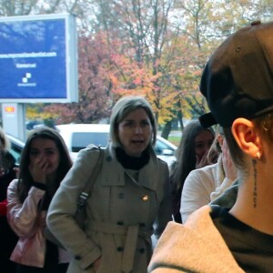Exclusif - Justin Bieber rencontre des fans avant son concert à Zagreb, le 11 novembre 2016.
