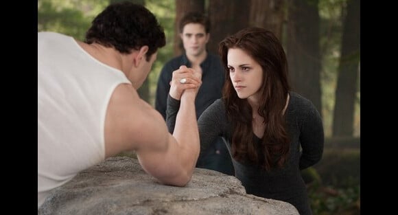 Twilight - Révélation (partie 5) : Bella, alias Kristen Stewart, affiche sa bague