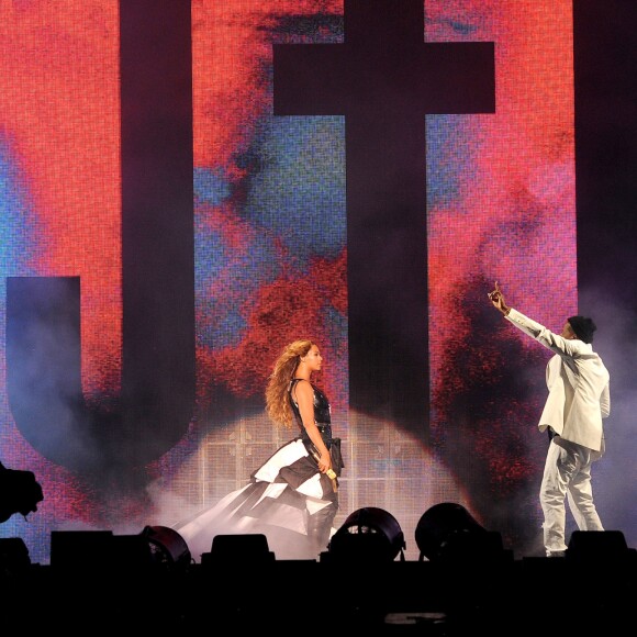 "J + B" signifie-t-il "Jay Z + Beyoncé", ou s'agit-il d'un message adressé contre le christianisme et ses pratiquants ? MetLife Stadium, East Rutherford dans le New Jersey, juillet 2014.