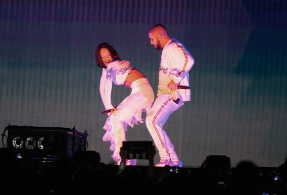 Rihanna et Drake auraient-ils pour mission de pervertir leurs admirateurs ? Cérémonie des BRIT Awards 2016 à l'O2 Arena à Londres, le 24 février 2016.