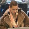 Rose McGowan dans un Apple Store à New York le 22 Novembre 2016  Actress Rose McGowan at the Apple Store in downtown Manhattan, New York on November 22, 2016. She worked on her computer while she was out.22/11/2016 - New York