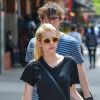 Emma Roberts et son fiancé Evan Peters - People à la sortie du Bowery Hotel à New York, le 5 mai 2015.