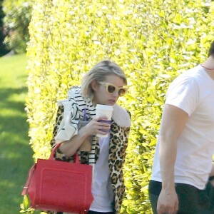 Exclusif - Emma Roberts et son fiancé Evan Peters se rendent chez des amis à Los Angeles le 4 mars 2015.