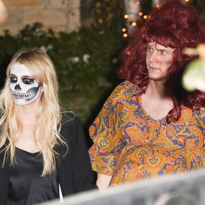Emma Roberts et Evan Peters à la fête d'Halloween organisée par Kate Hudson à Los Angeles le 28 octobre 2016