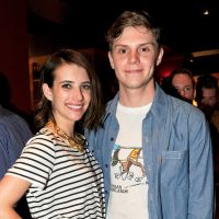Emma Roberts et Evan Peters : Surprise, ils sont de nouveau fiancés !